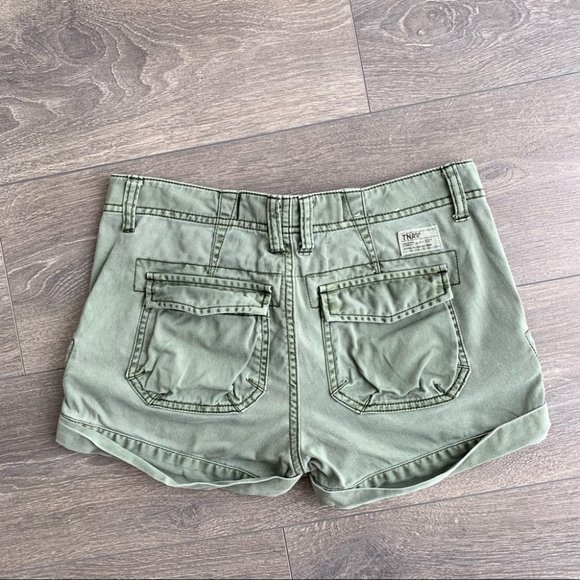Aritzia TNA Cargo Utility Army Green Shorts Size 0 - Picture 14 of 15